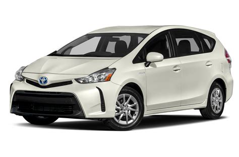 Toyota Prius v 2018 photo