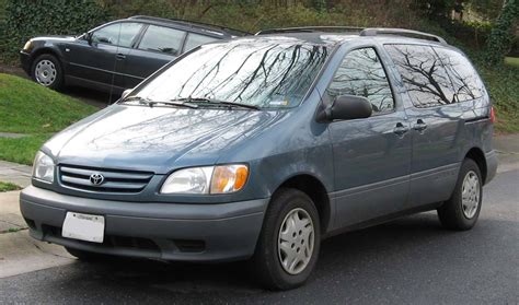 Toyota Sienna 2001 photo