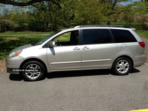 Toyota Sienna 2004 photo