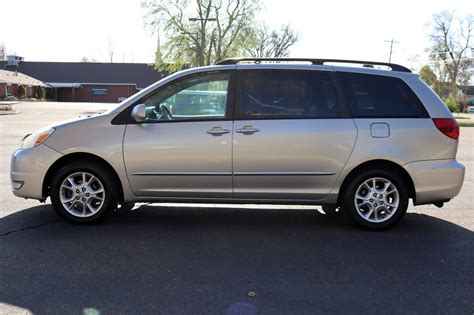 Toyota Sienna 2005 photo