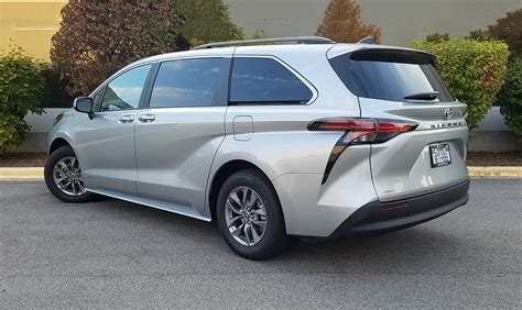 Toyota Sienna 2021 photo