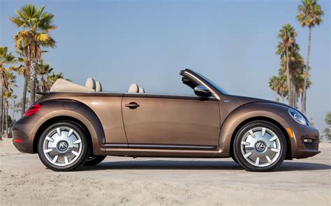 Volkswagen Beetle convertible 2013 photo