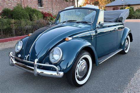 Volkswagen Beetle convertible photo