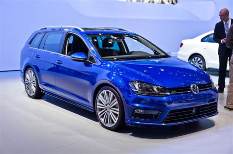 photo of Volkswagen Golf sportswagen car production