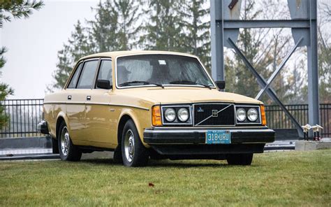 photo of Volvo 200 car production