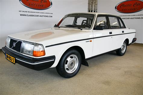 Volvo 240 1985 photo