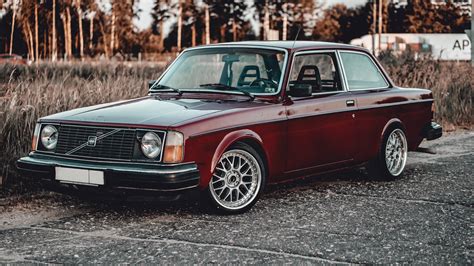 photo of Volvo 242 car production