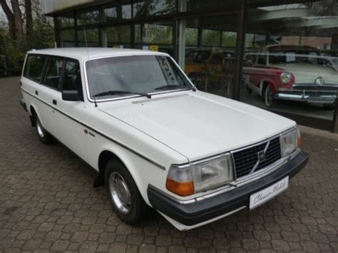 Volvo 245 1983 photo