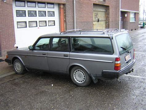 Volvo 245 1988 photo