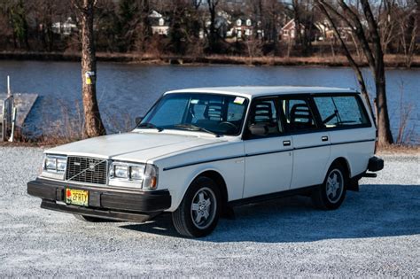 photo of Volvo 245 car production