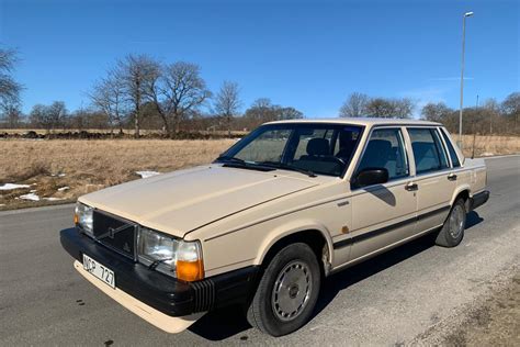 photo of Volvo 744 car production