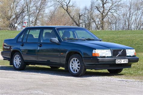 Volvo 944 photo