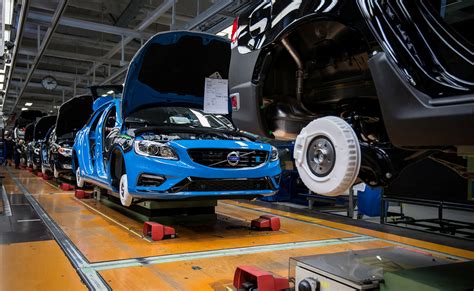 photo of Volvo V40 car production