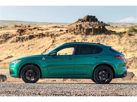 alfa romeo stelvio 2023 photo