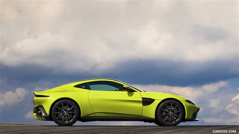 aston martin v8 vantage photo