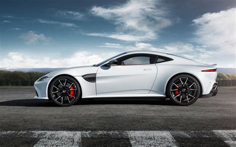 aston martin vantage photo