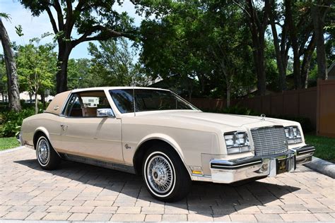 buick riviera 1982 photo