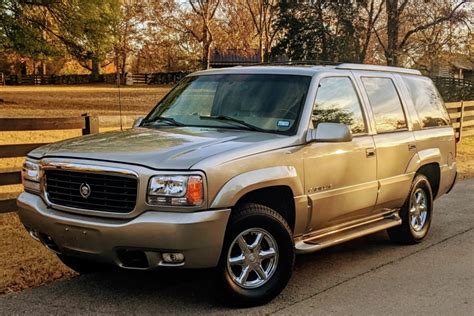 cadillac escalade 2000 photo