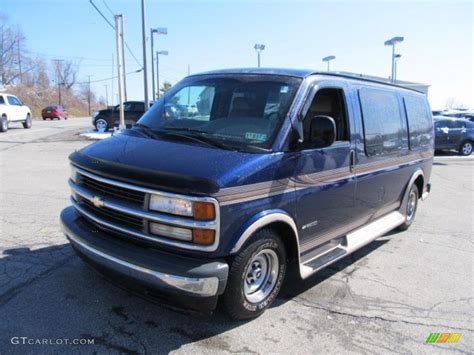 chevrolet chevy van 2001 photo