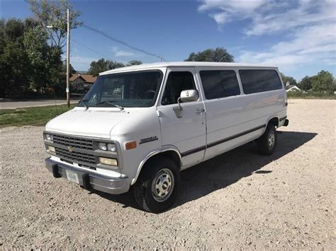 chevrolet g30 1995 photo