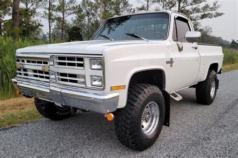 chevrolet k10 1975 photo