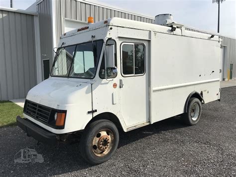 chevrolet p-30 1996 photo