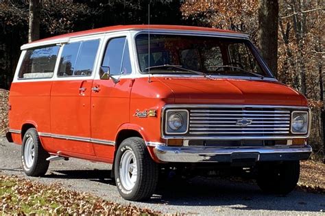 chevrolet sport van photo