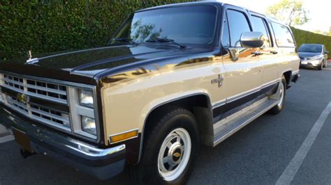 chevrolet suburban 1982 photo