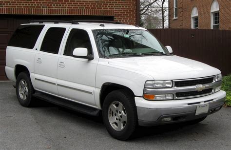 chevrolet suburban 2000 photo