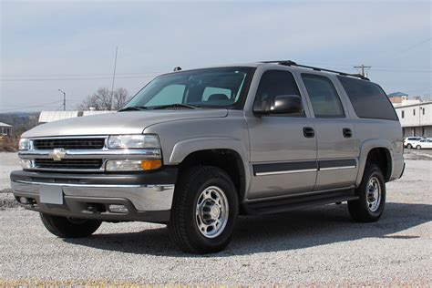 chevrolet suburban 2004 photo