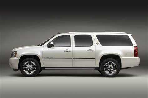 chevrolet suburban 2010 photo