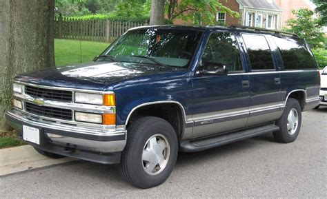 chevrolet suburban 2500 2000 photo