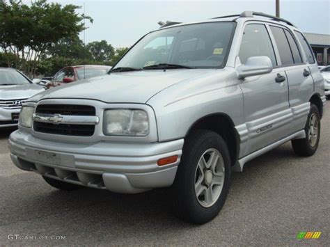 chevrolet tracker 2004 photo