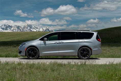 chrysler pacifica hybrid 2020 photo