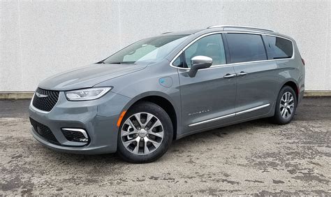 chrysler pacifica hybrid 2022 photo