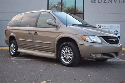 chrysler town and country 2002 photo