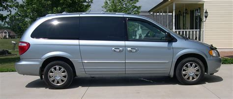 chrysler town and country 2004 photo