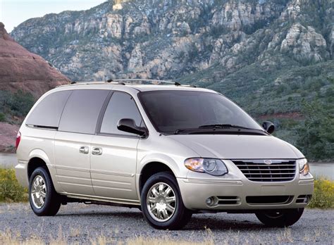 chrysler town and country 2007 photo