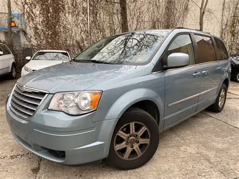 chrysler town and country 2010 photo