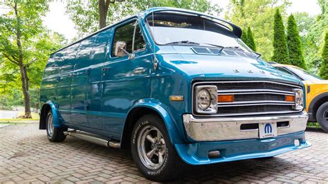 dodge b100 photo