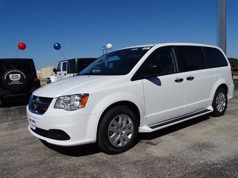 dodge caravan 2019 photo