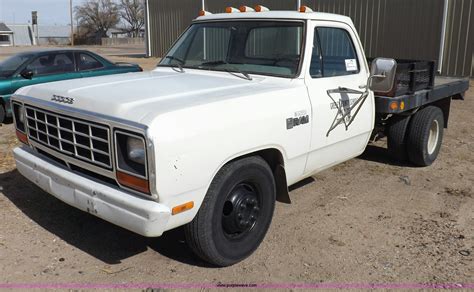 dodge d350 photo