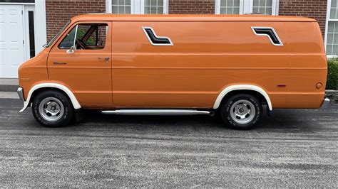 dodge maxi van photo