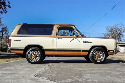 dodge ramcharger photo