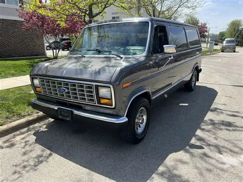 ford club wagon 1991 photo