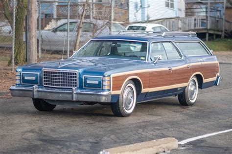 ford country squire 1975 photo