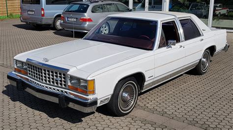 ford crown victoria 1984 photo