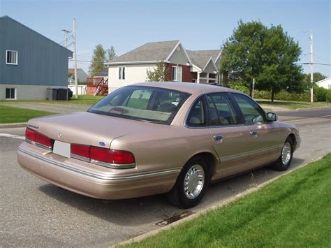 ford crown victoria 1996 photo