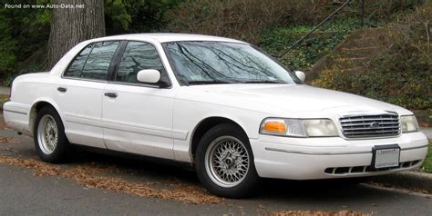 ford crown victoria 1999 photo