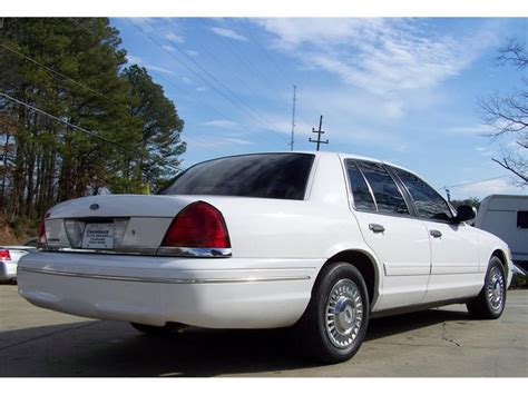 ford crown victoria 2000 photo